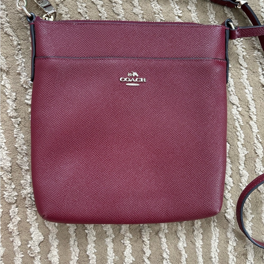 Great condition wine Coach Kitt Messenger Crossbody - Picture 3 of 4